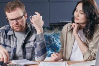découvrez les causes et traitements du recul gingival (gum recession). informez-vous sur les symptômes, les risques et les solutions pour restaurer votre santé bucco-dentaire.
