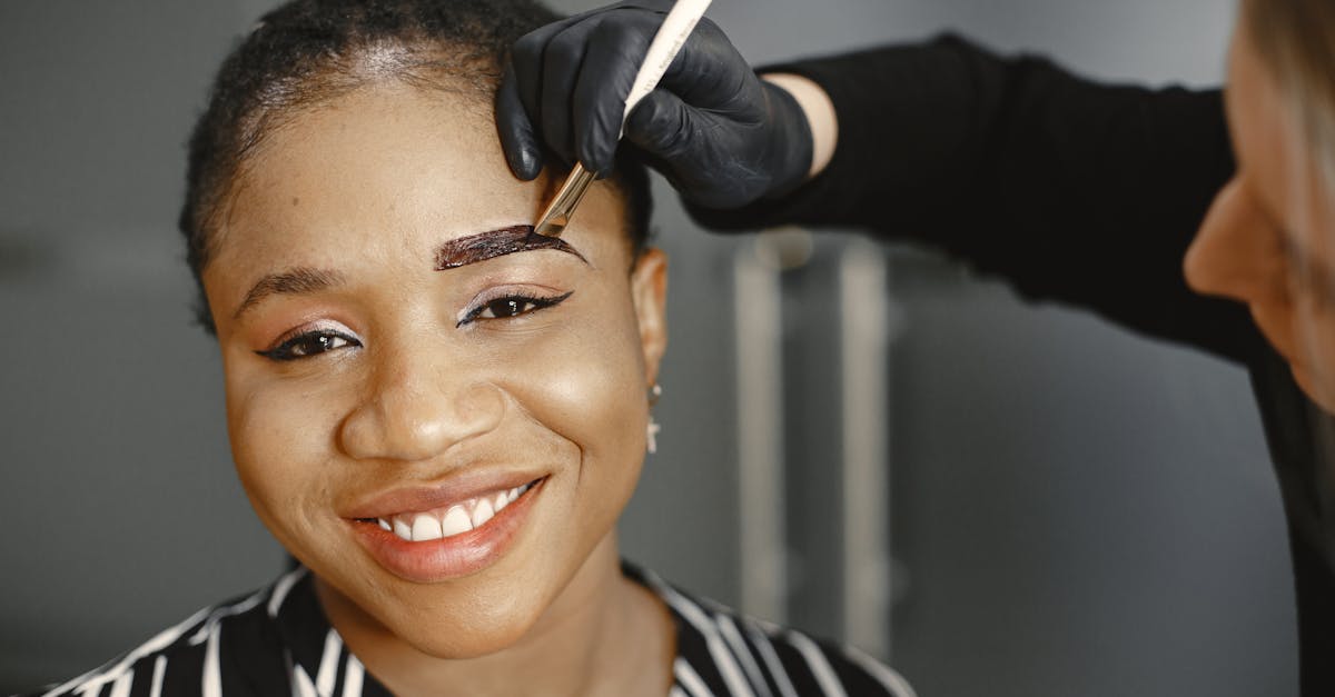 découvrez la dermabrasion, une technique de soin de la peau qui exfolie en profondeur pour révéler un teint radieux et uniforme. apprenez comment cette méthode peut améliorer votre texture cutanée, réduire les cicatrices et les imperfections, tout en offrant des résultats durables.