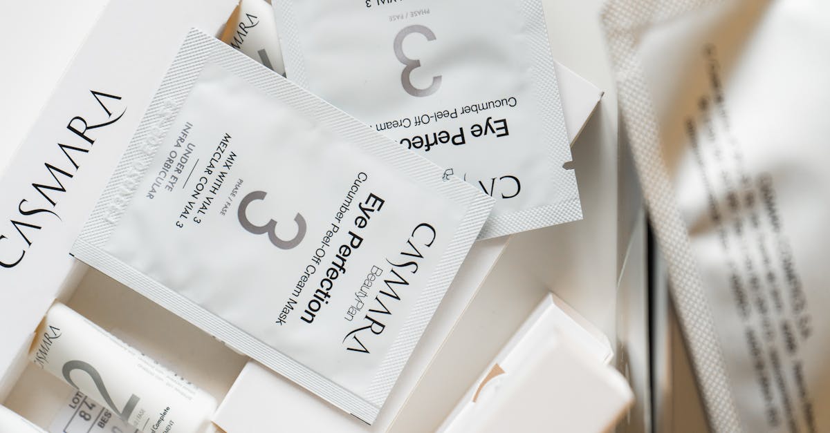 découvrez notre crème contour des yeux, spécialement formulée pour réduire les cernes et les poches tout en hydratant et raffermissant la peau délicate autour des yeux. offrez à votre regard un éclat revitalisé et un effet anti-âge visible.