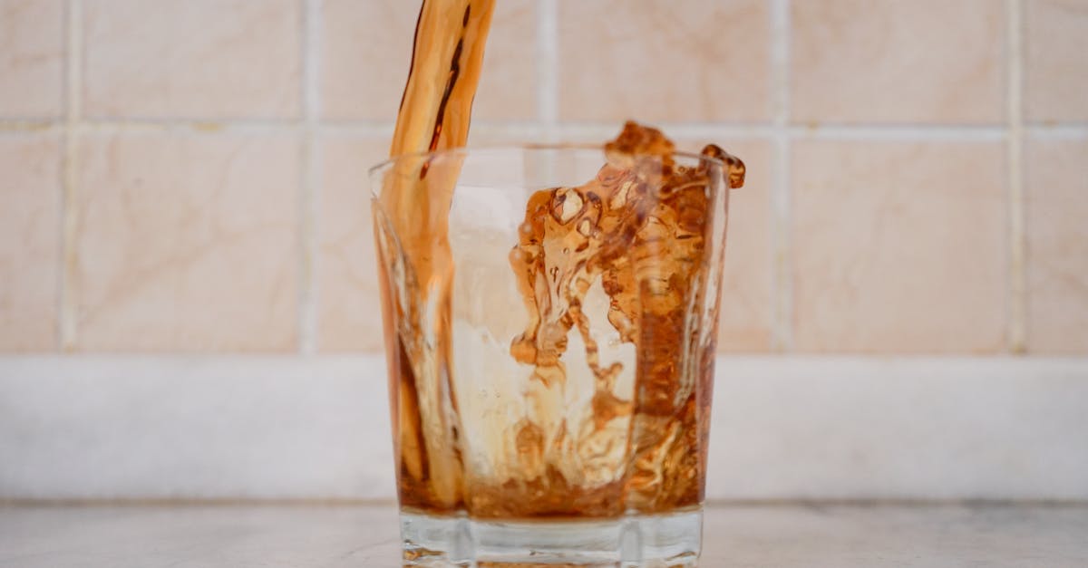découvrez les causes et les conséquences de la perte de liquides dans l'organisme. apprenez comment prévenir la déshydratation et maintenir un équilibre hydrique optimal pour votre santé.
