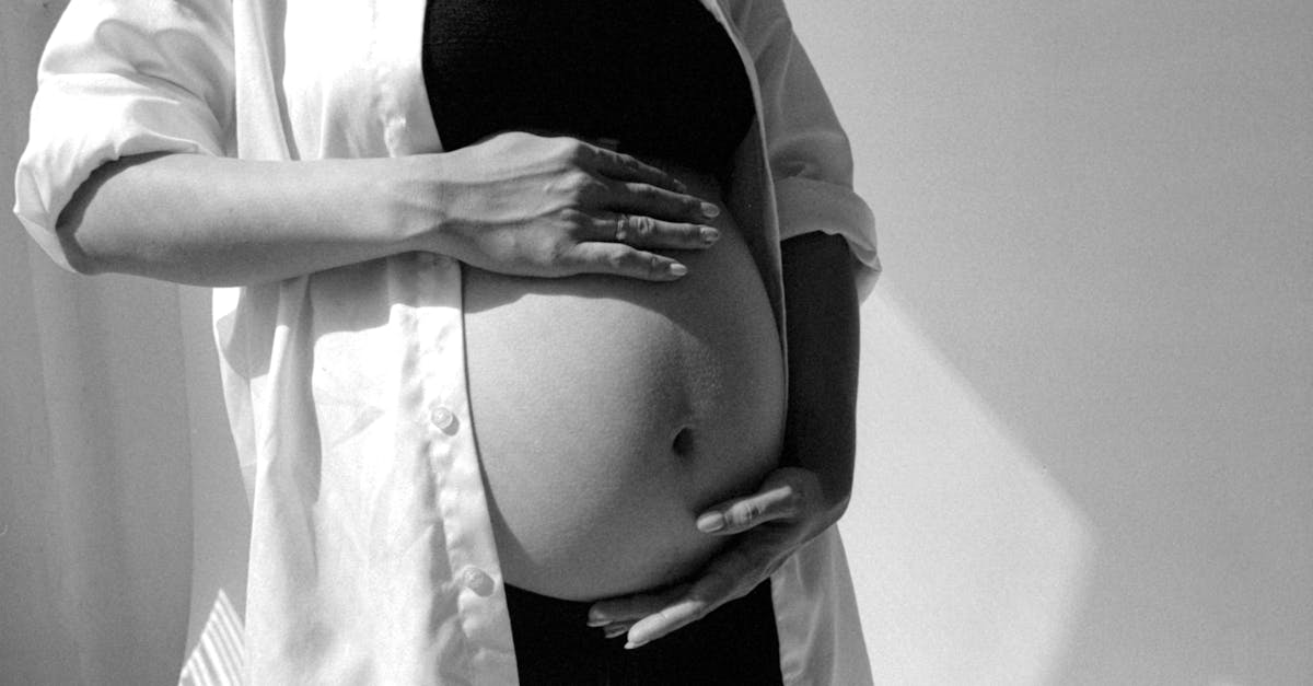 découvrez le bola de grossesse, un bijou traditionnel qui émet un doux son apaisant pour le bébé in utero. cette magnifique parure est non seulement esthétique mais aussi un lien émotionnel entre la mère et l'enfant, apportant sérénité et joie tout au long de la grossesse.