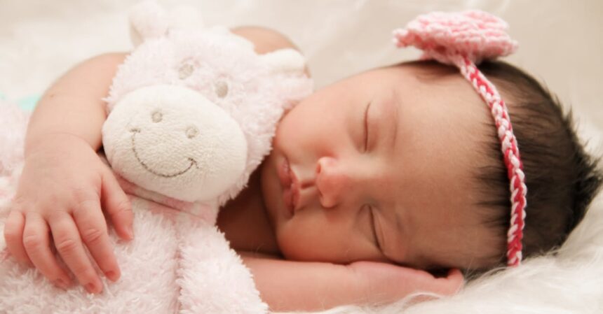 découvrez des conseils et astuces pour aider votre bébé à s'endormir facilement et à profiter d'un sommeil réparateur. apprenez à établir une routine de sommeil apaisante et à créer un environnement propice au repos pour votre petit.