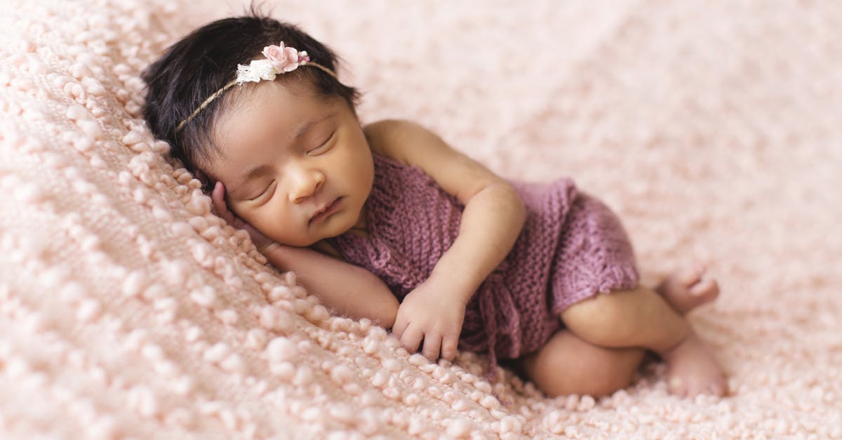 découvrez des conseils et astuces pour aider votre bébé à s'endormir facilement et à profiter d'un sommeil réparateur. apprenez comment établir une routine de sommeil apaisante pour votre tout-petit et améliorer ses nuits.