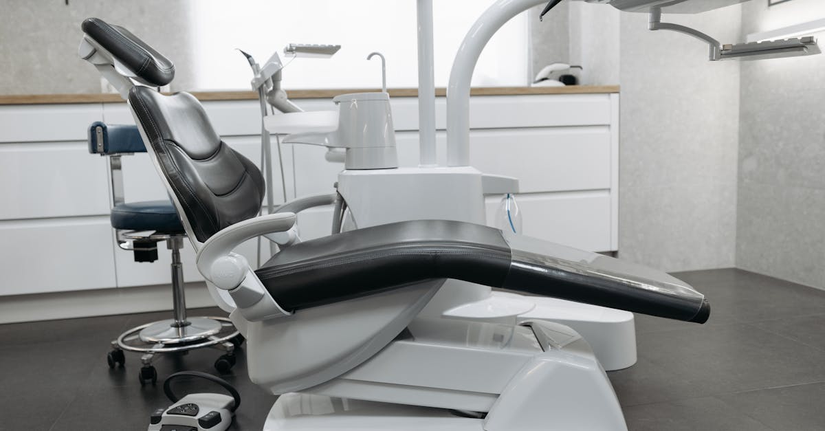 découvrez les principes fondamentaux de l'ergonomie pour améliorer le confort et l'efficacité au travail. apprenez à concevoir des environnements de travail adaptés aux besoins humains et à réduire les risques de troubles musculosquelettiques.