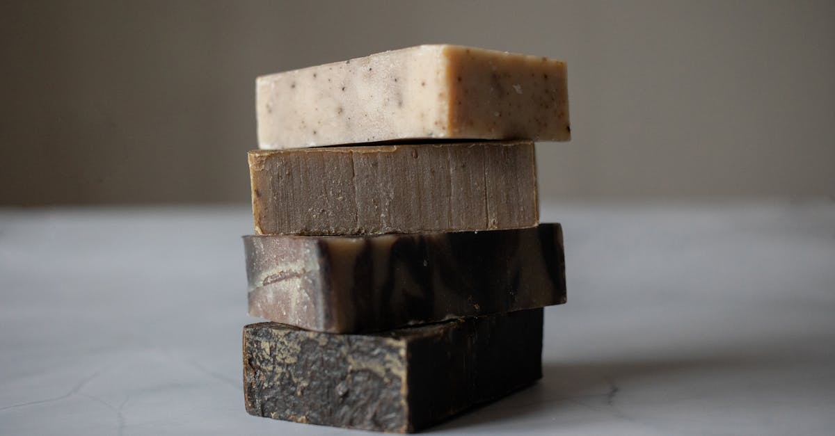 découvrez les bienfaits des huiles essentielles pour votre bien-être. apprenez à les utiliser pour la relaxation, l'aromathérapie et les soins naturels au quotidien.