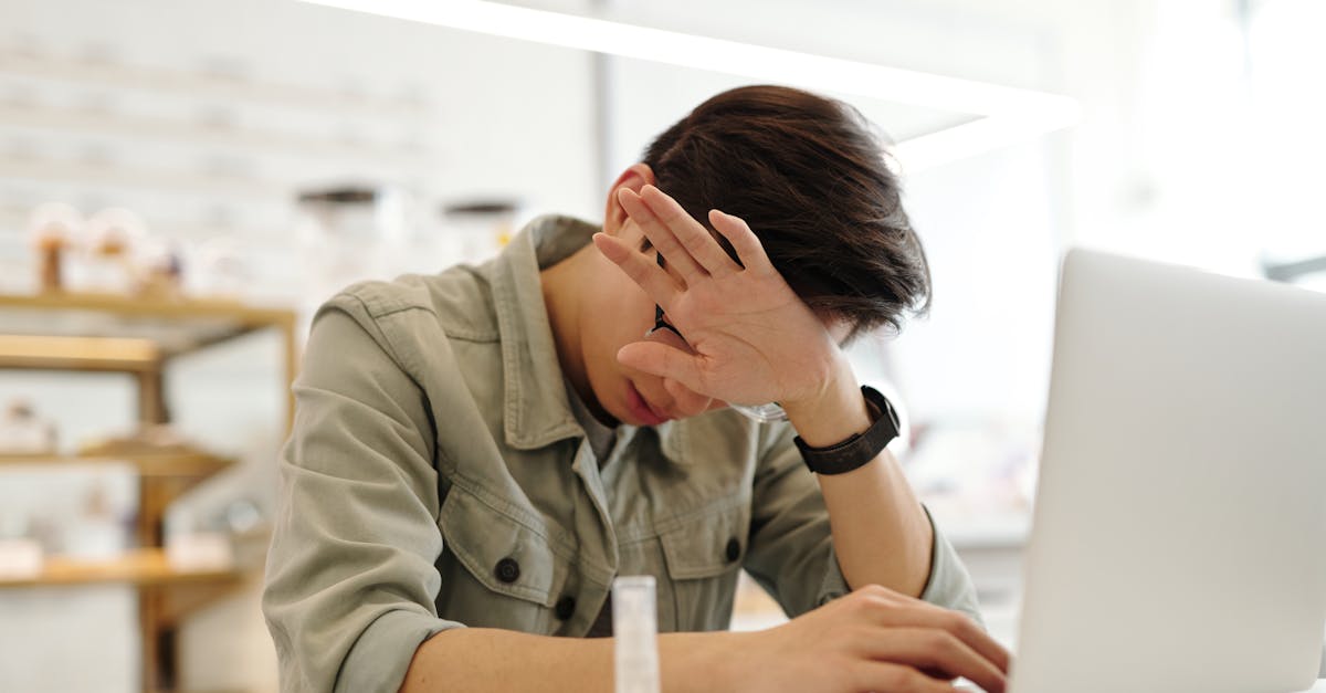 découvrez tout ce qu'il y a à savoir sur la fièvre, ses causes, ses symptômes et les traitements possibles. apprenez comment gérer cette élévation de la température corporelle et quand consulter un médecin pour garantir votre santé.
