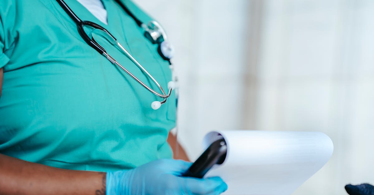 découvrez comment le personnel infirmier joue un rôle clé dans le système de santé, en fournissant des soins attentifs et professionnels aux patients, tout en travaillant en collaboration avec d'autres professionnels de la santé pour garantir un traitement optimal.